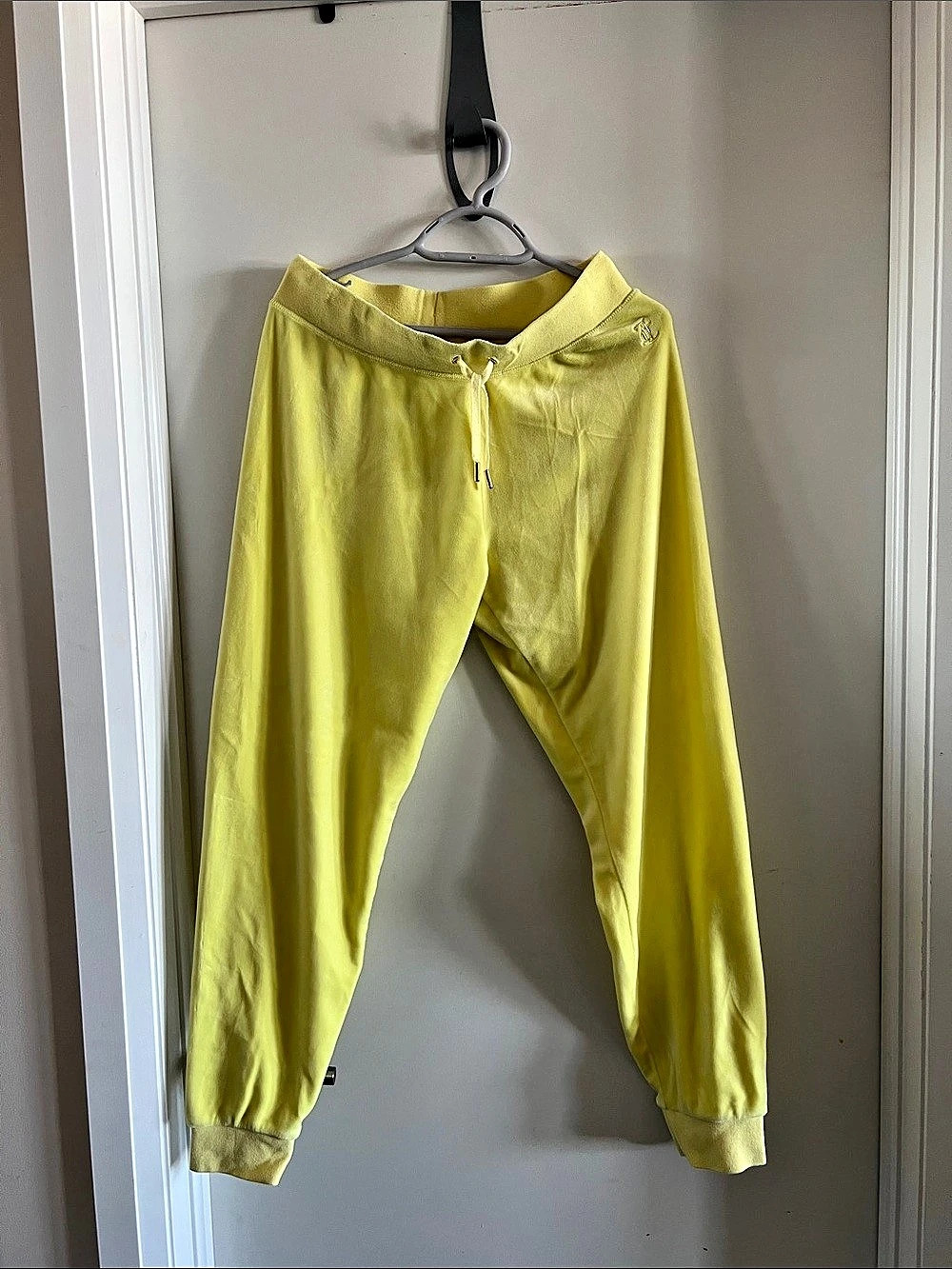 Juicy Couture Velour Jogger Pants in Yellow Size Medium
